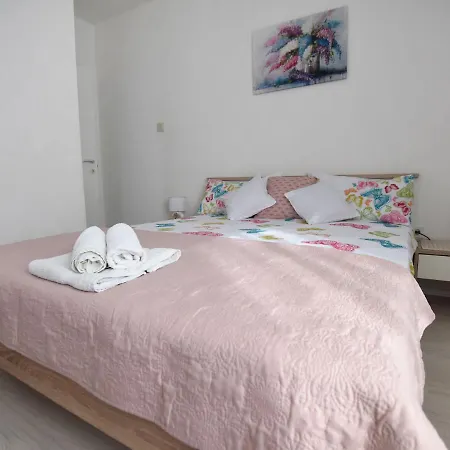 Scenic In With Terrace * Maslenica